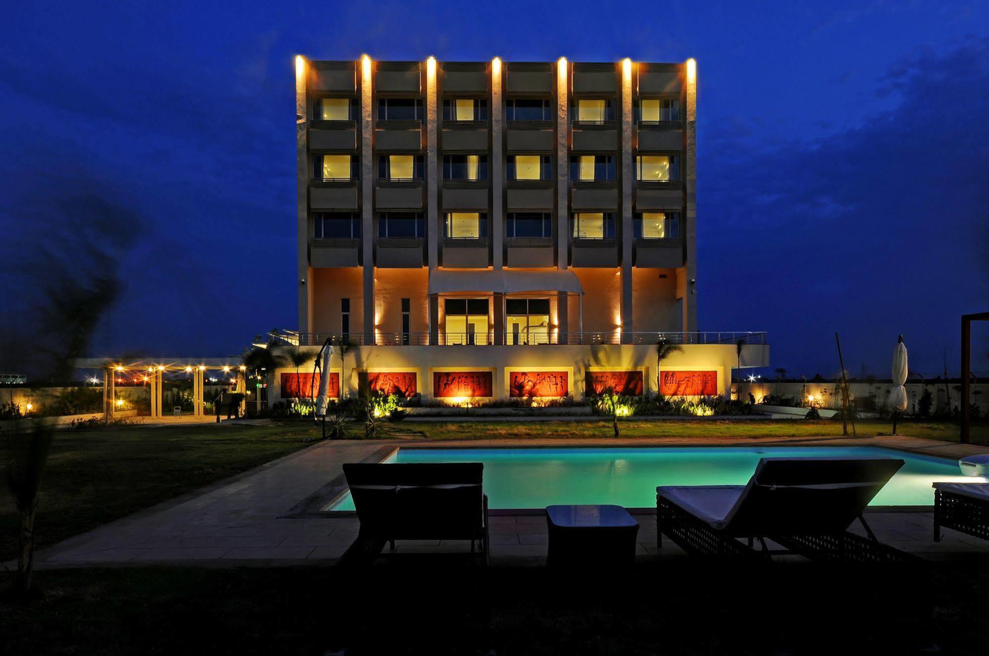 Regenta Central Hestia Dahej Buitenkant foto