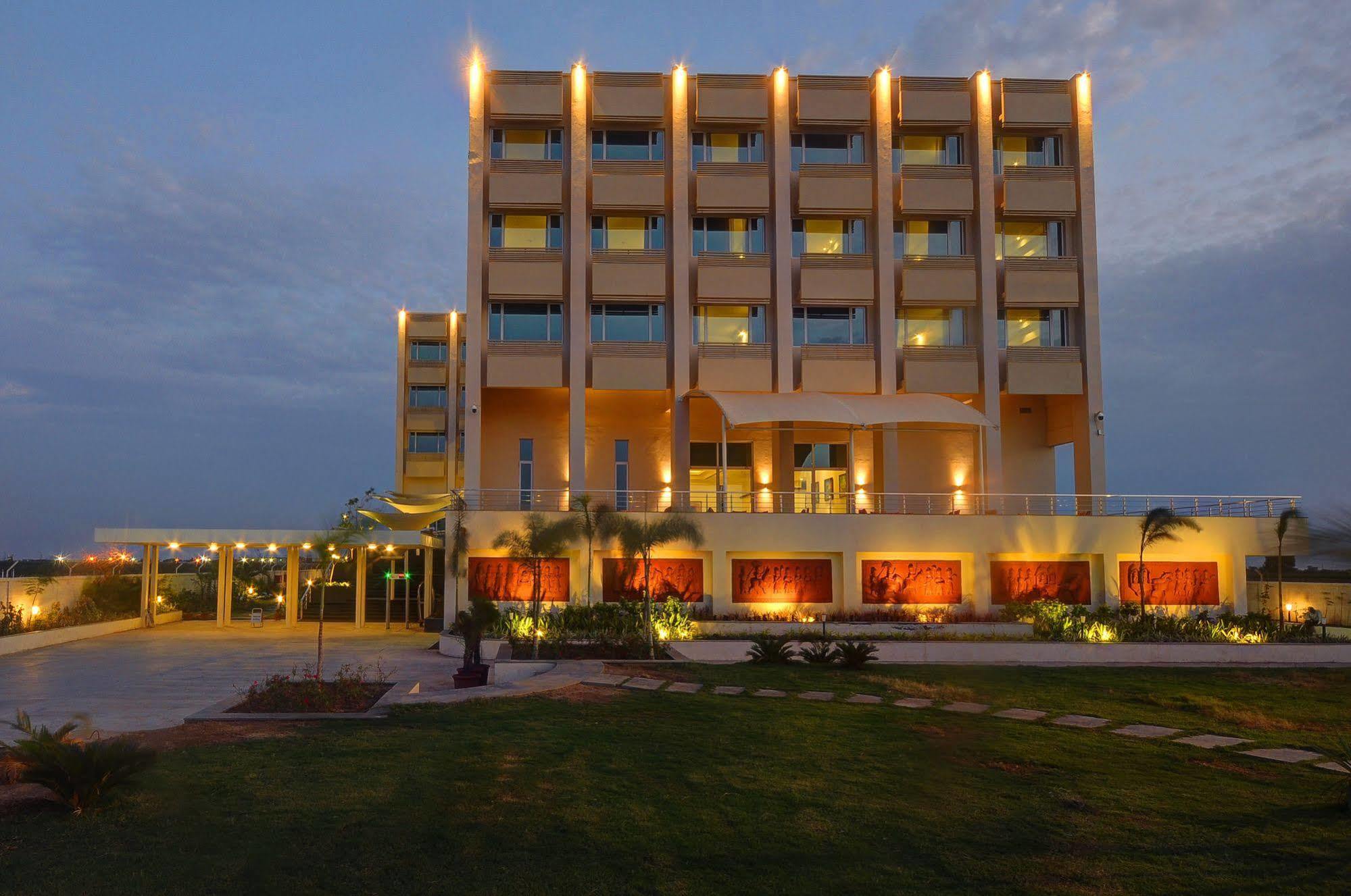 Regenta Central Hestia Dahej Buitenkant foto
